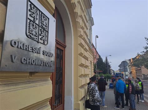Dezinformátor Zítko stane u soudu. Očekává se, že opět přijdou i .